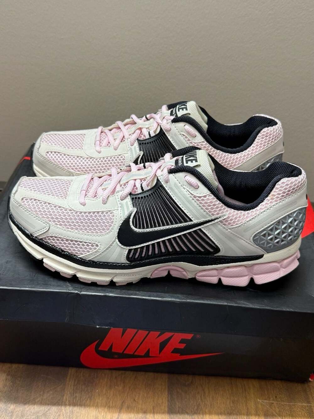 Nike Zoom Vomero 5 Pink Foam Phantom Metallic Platinum Black